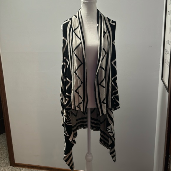 Woman’s Tunic Cardigan Tank Top - Picture 2 of 6